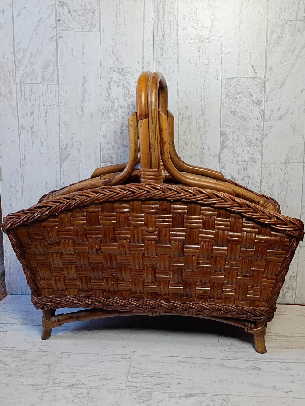 VTG Coastal FarmhWicker & Bamboo Handle  Magazine Newspaper Holder Storage Baske